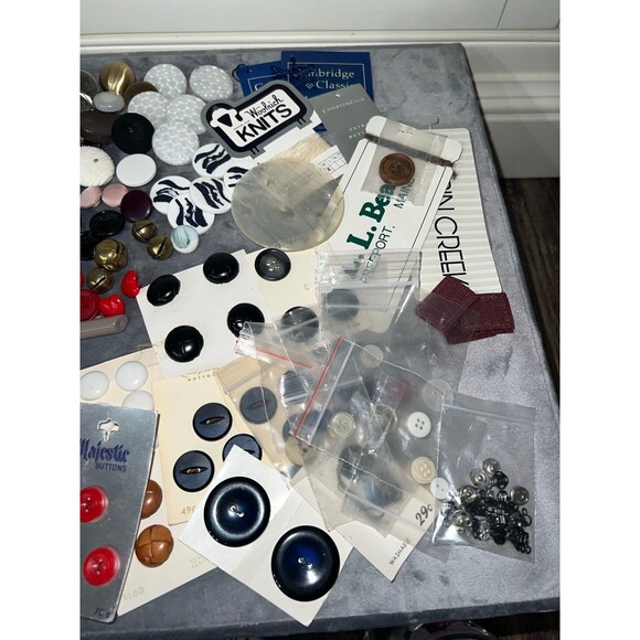 1500+ Vintage Buttons and Beads Set, DIY Craft Lot, Sewing lot, jewelry bead bun - Picture 9 of 12